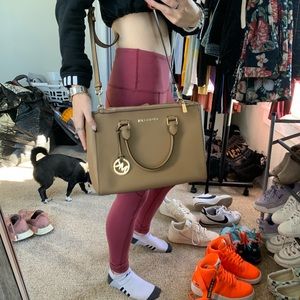 Michael Kors Bags - Perfect condition Michael kors purse Michael Kors Bags - Perfect condition Michael kors purse
